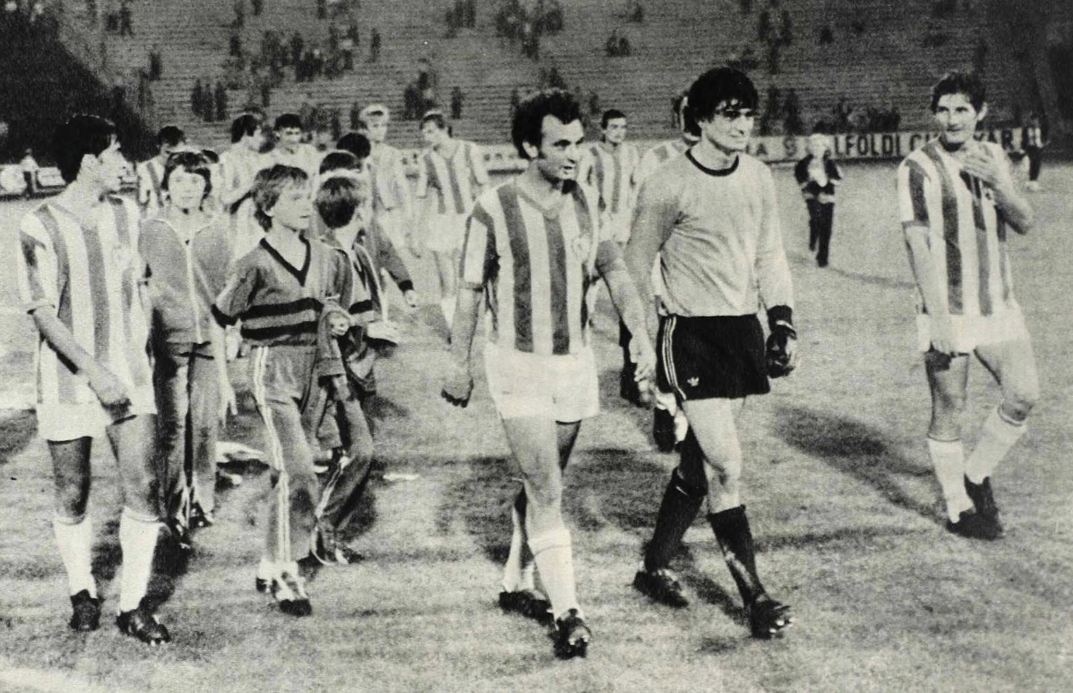 osztalynaplo_gujdar_sandor_bp_honved_1977_nyar.jpg