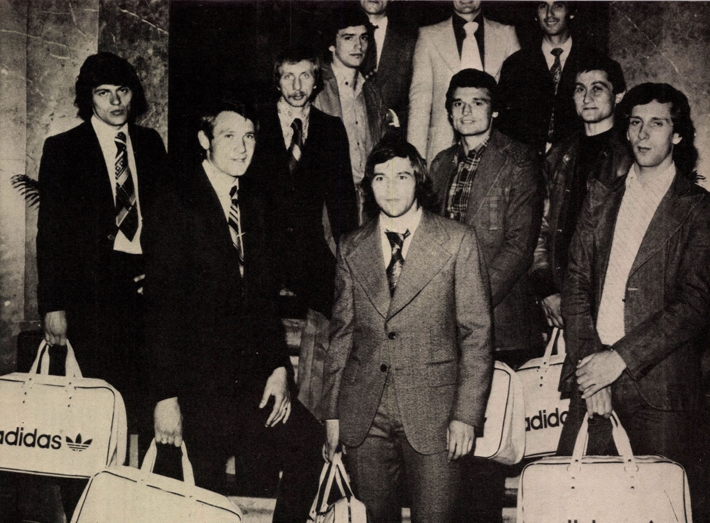 osztalynaplo_pinter_sandor_bp_honved_1975_kepes_sport_on_tizenegye.jpg