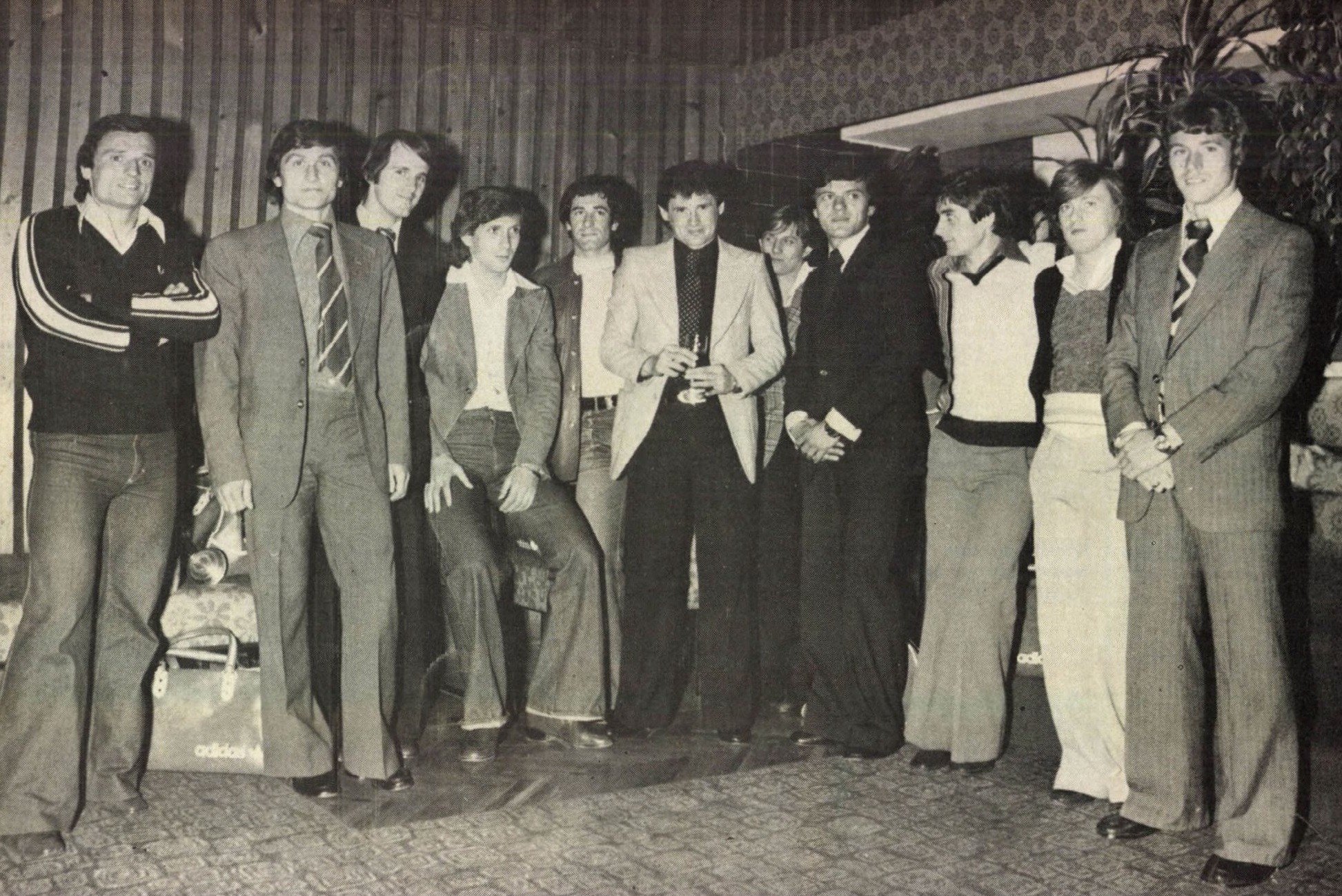 osztalynaplo_pinter_sandor_bp_honved_1977_kepes_sport_on_tizenegye.jpg