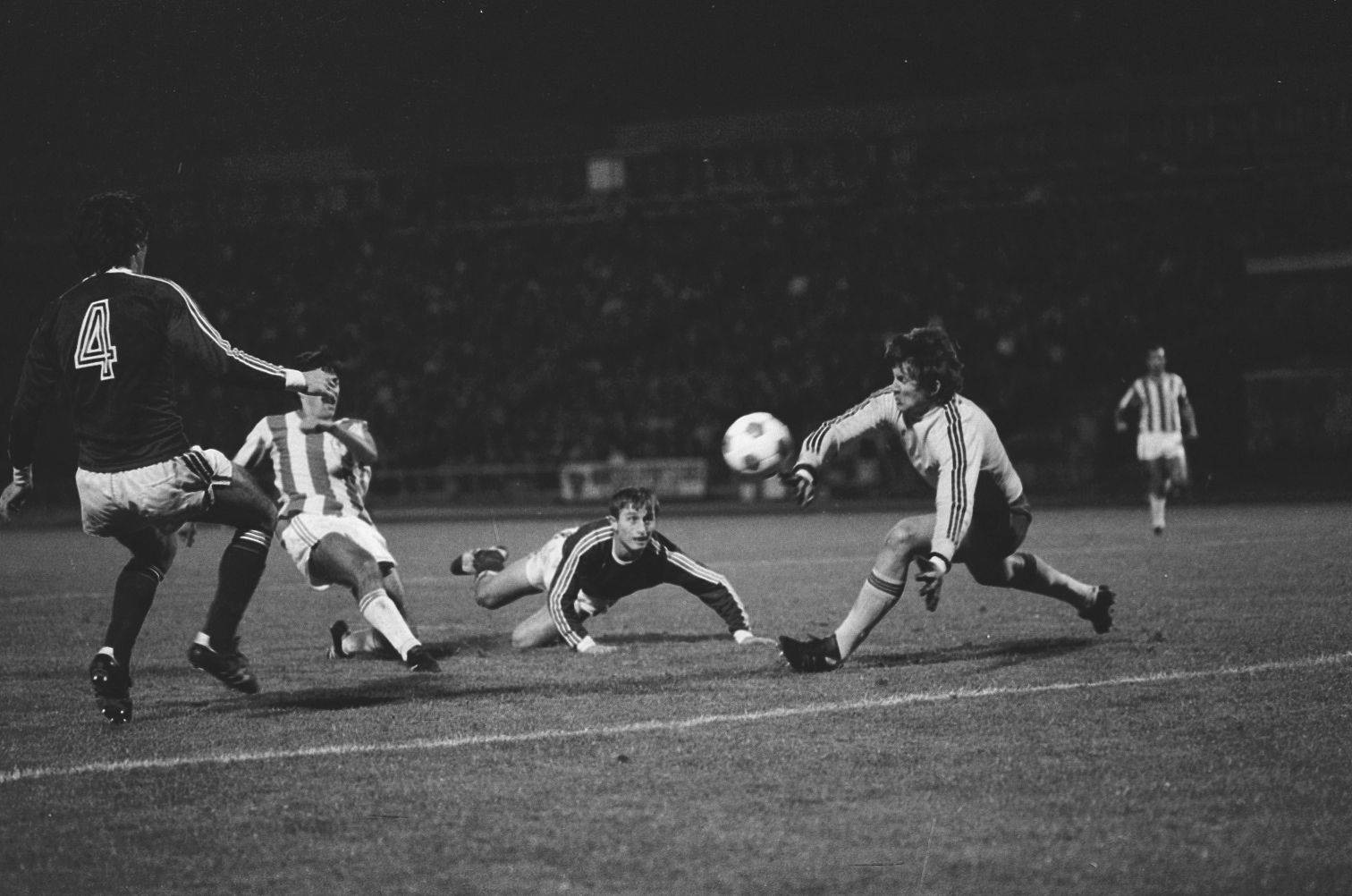 osztalynaplo_rothermel_adam_ujpesti_dozsa_1977_osz.jpg