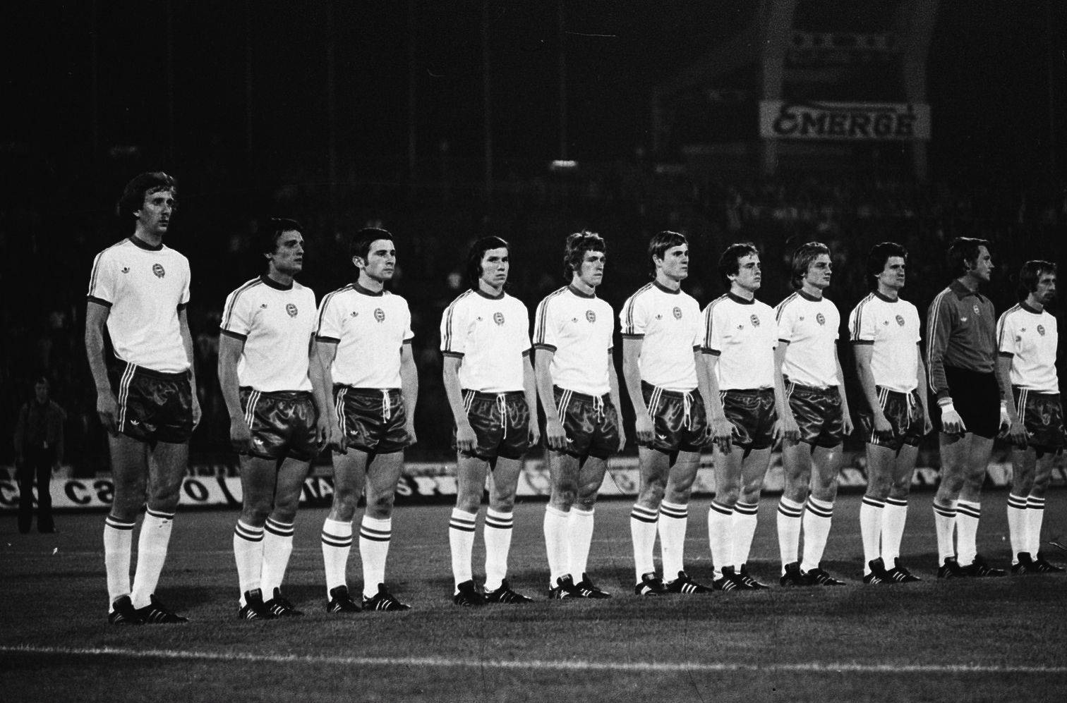 osztalynaplo_rothermel_adam_valogatott_1976_szovjetunio_csapatkep.jpg