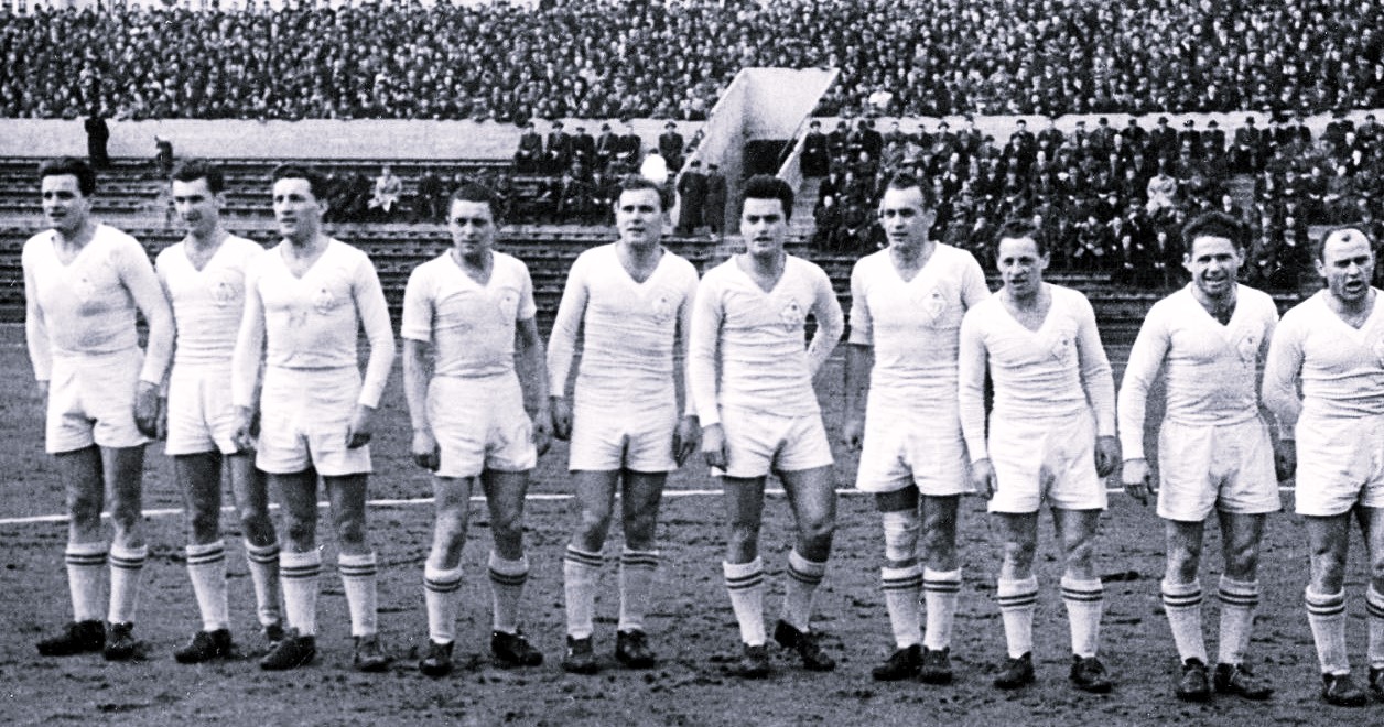 osztalynaplo_varhidi_pal_ujpest_1954_csapatkep.jpg