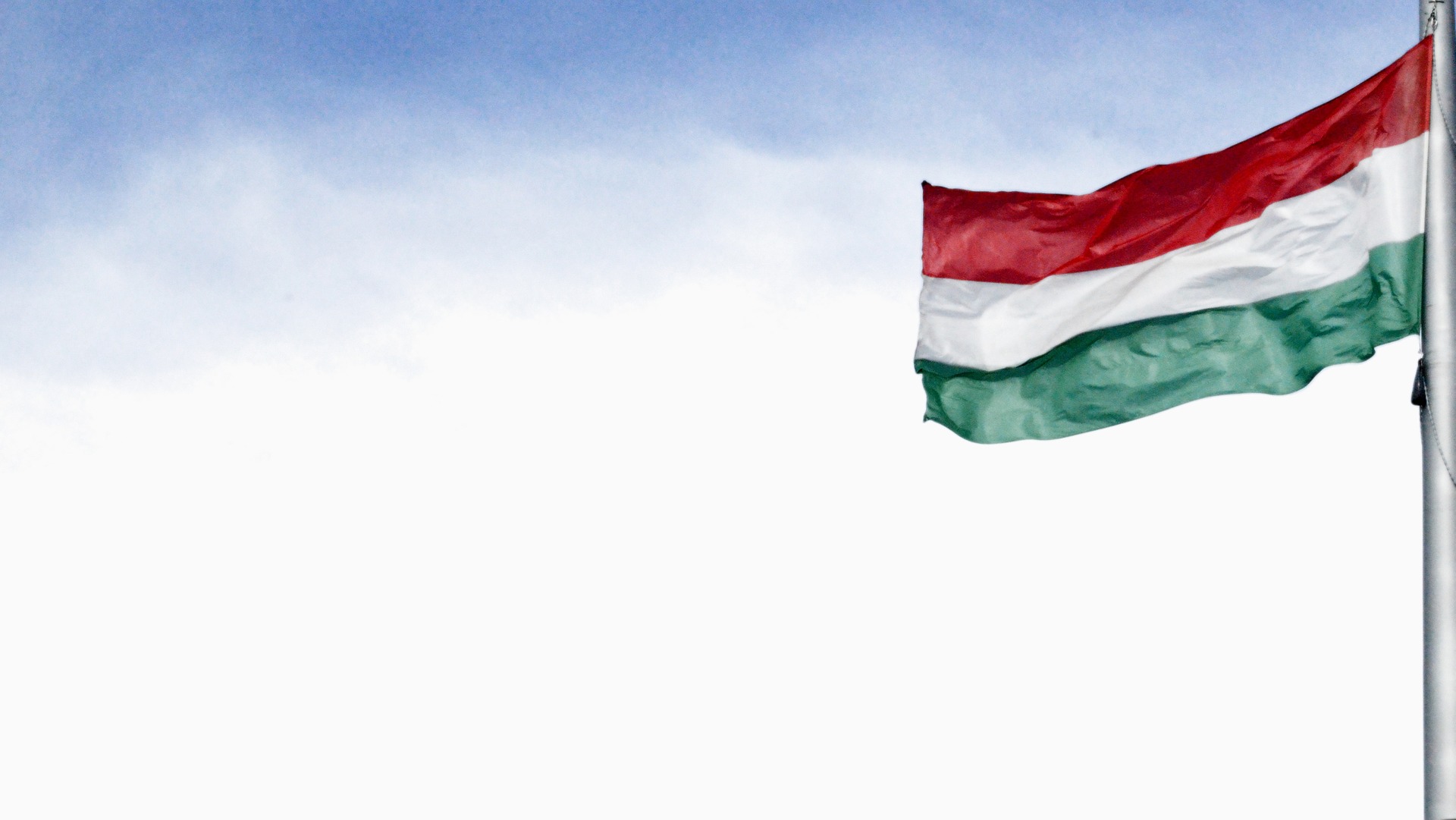 hungarian-flag-1344048_1920.jpg