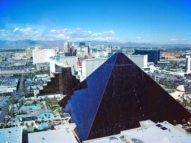 18_luxor_hotel_las_vegas.jpg