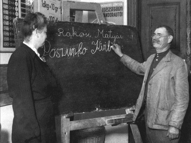 Schmitt Pál minisztériumi fogalmazó lett?