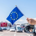 Az EU belső piacokért felelős biztosa szerint az európai gyártóknak tovább kellene gyártaniuk a belsőégésű motoros autókat