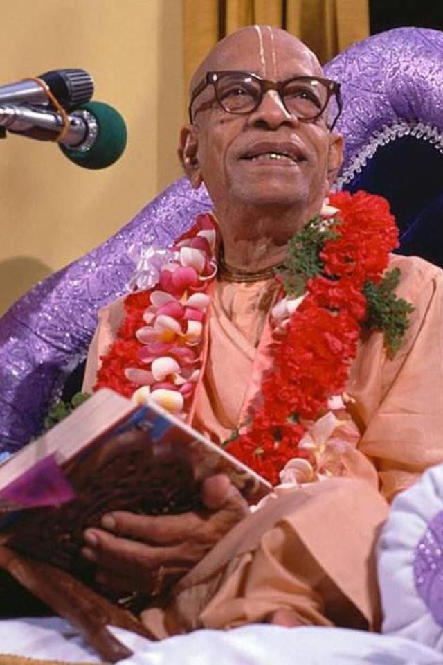 prabhupada-gita-smiling_1.jpg