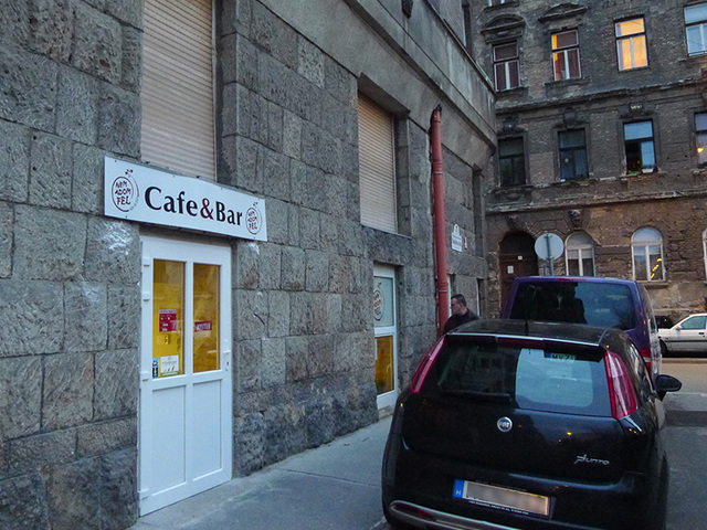 Milyen a kávézó, ha fogyatékkal élők üzemeltetik? - Nem Adom Fel Café & Bár