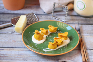 Tortellini sajtmártással