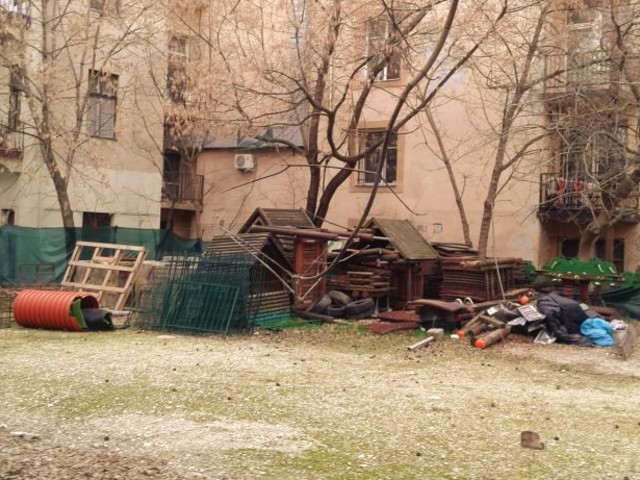 Dob utca 37. közpark