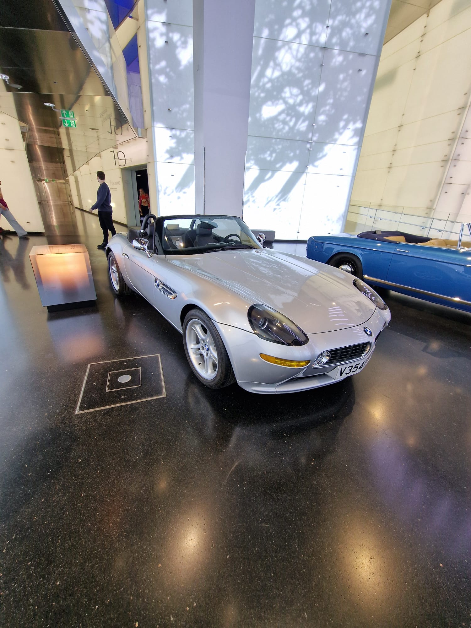 bmw_z8.jpg