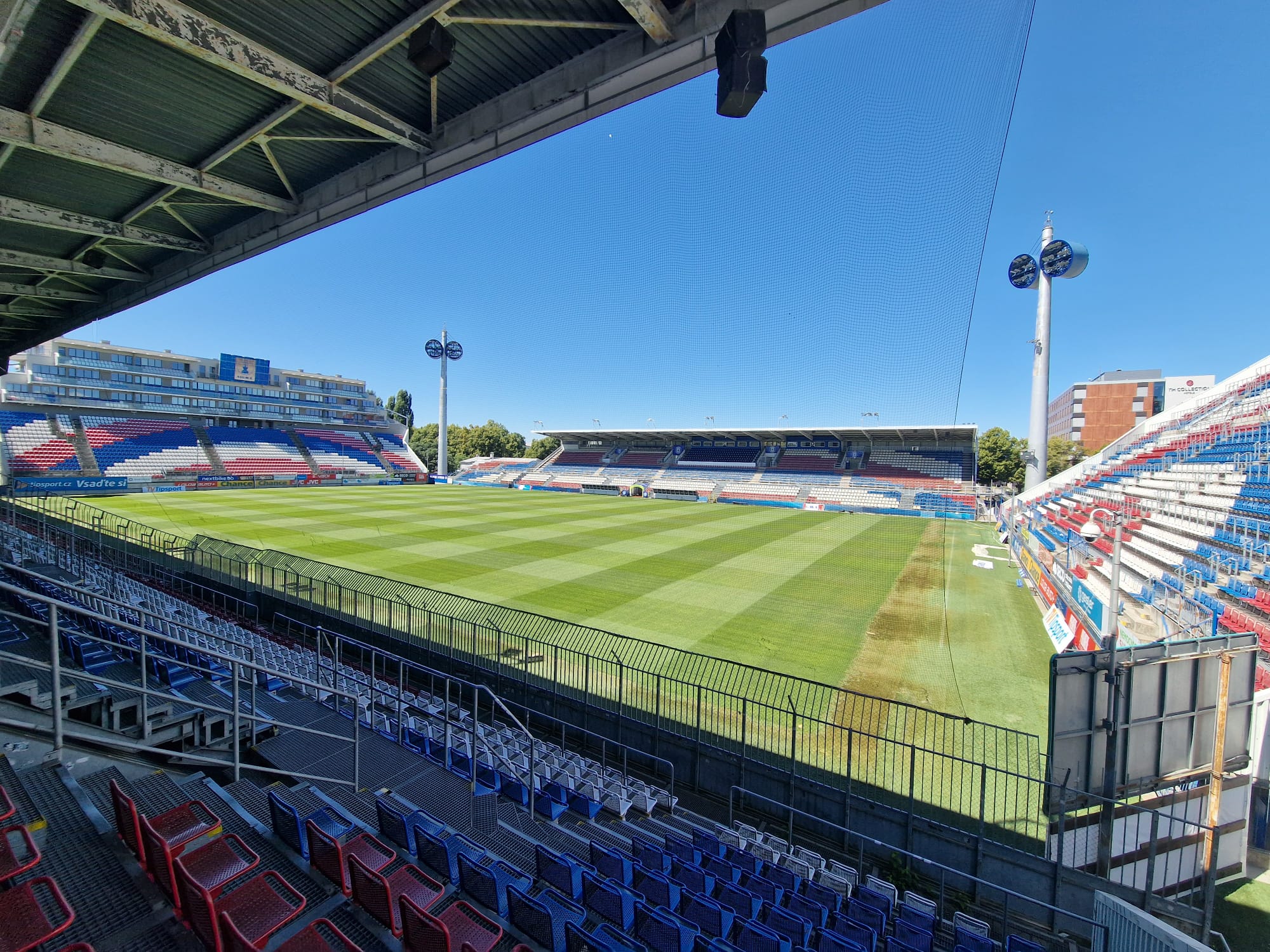 stadion2.jpg