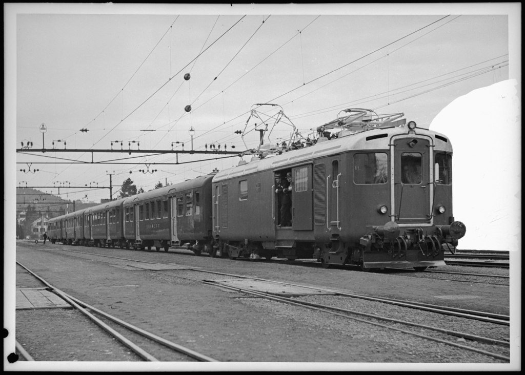 sbb_historic_f_125_00001-091_rfe_4_4_601_mit_leichtstahlwagen_tif.jpg