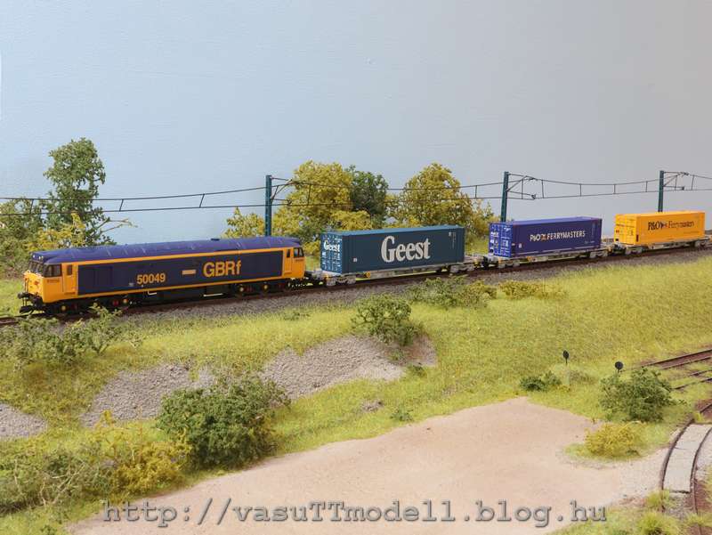 250714_kontenervonat_k.jpg