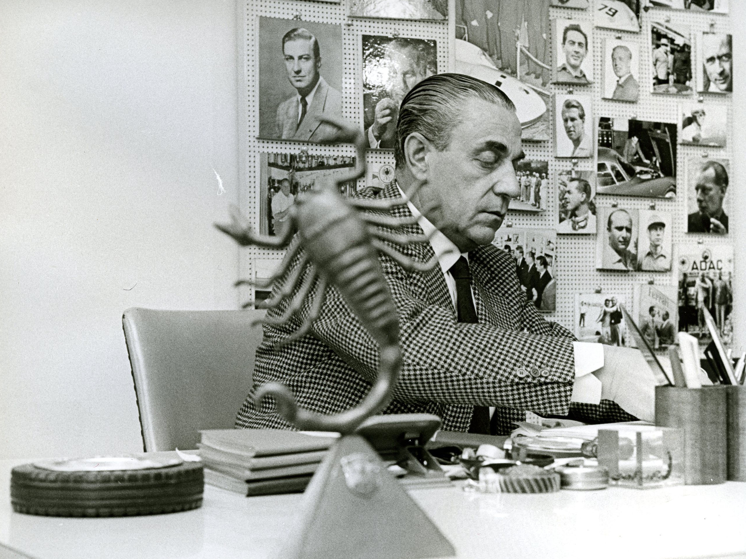 Carlo Abarth az íróasztalnál