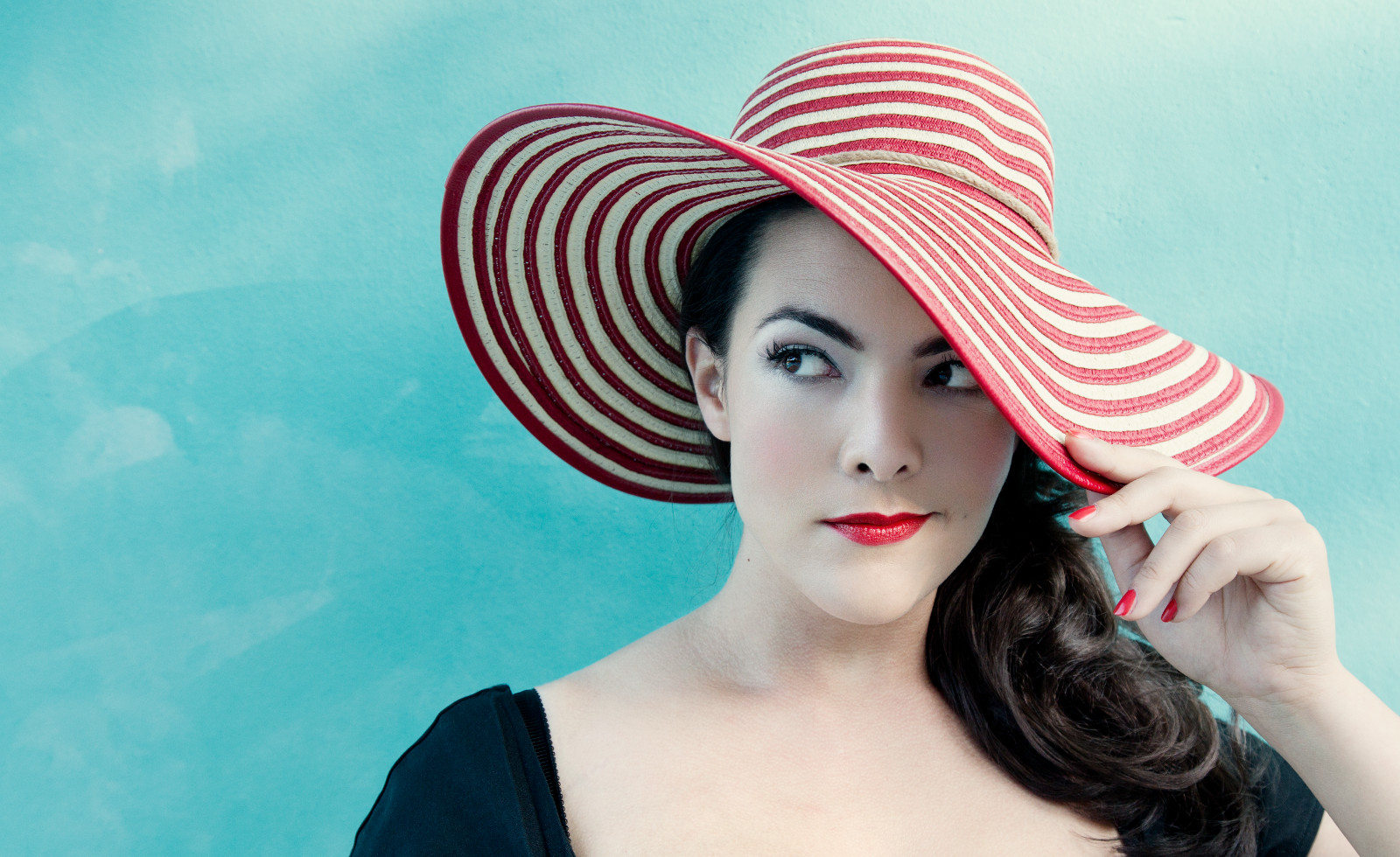 caro-emerald-2013-1.jpg