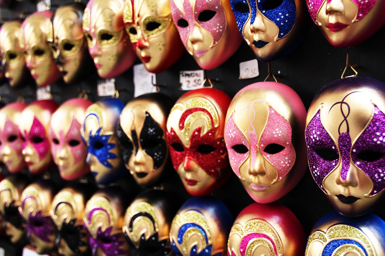 velencei-karneval-maszkok.jpg