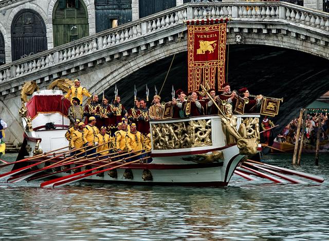 velencei-regatta-vizi-parade.jpg