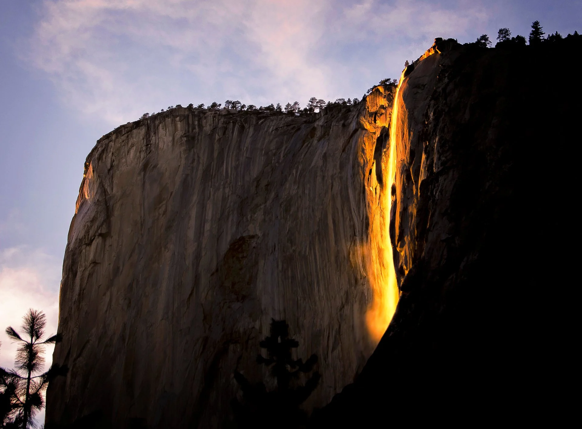 yosemite-horsetail-fall-or-firefall.webp