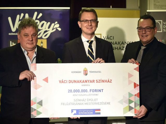 Fogy a levegő váci színházigazgató körül