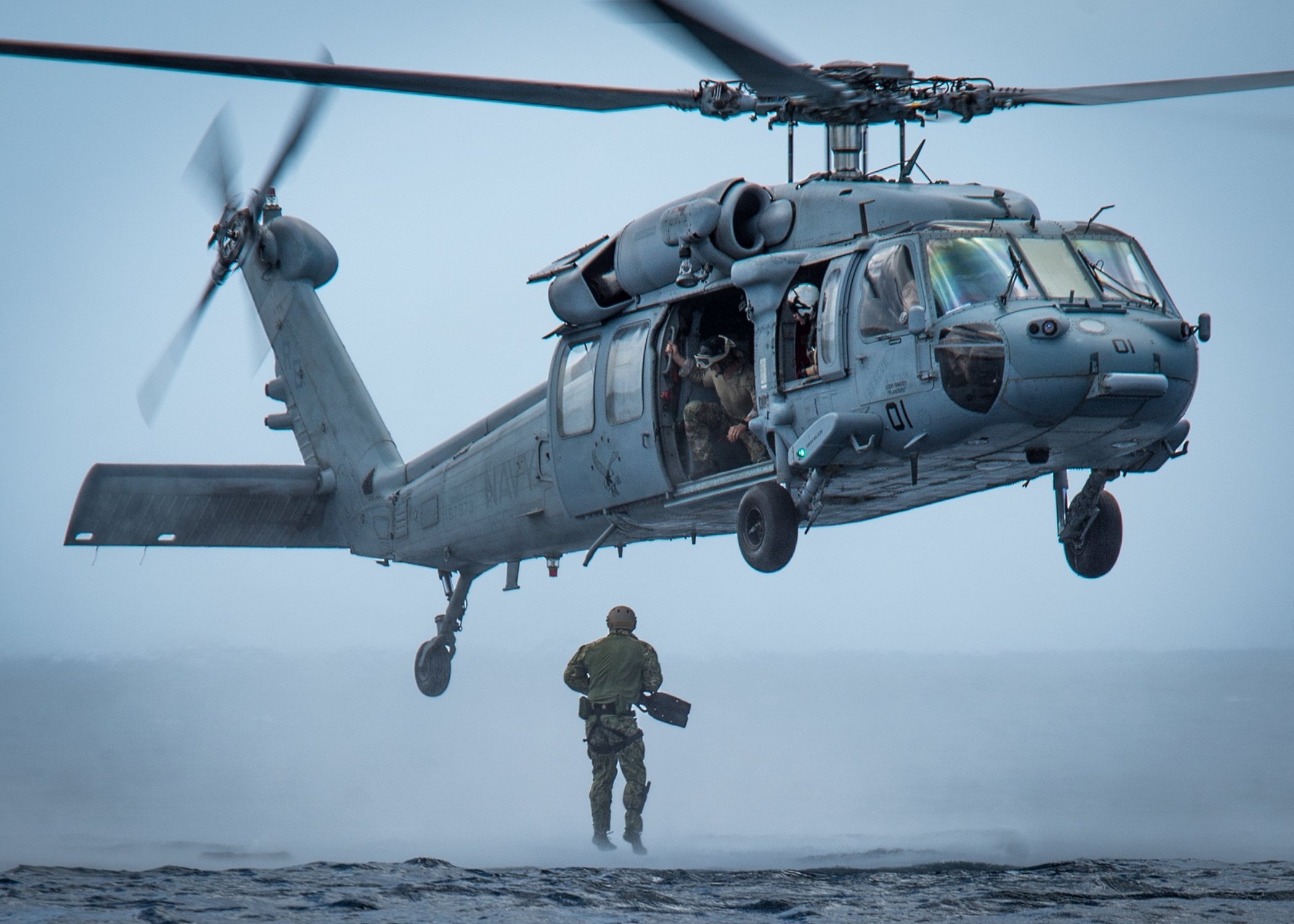 2988544-helicopters-military-aircraft-sikorsky-mh-60r-seahawk_mixed-wallpapers.jpg