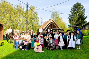 Szüreti felvonulás hintókkal