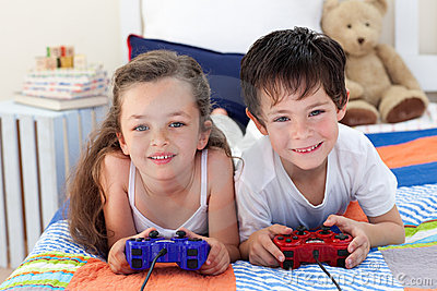 siblings-playing-video-games-together-11997202.jpg