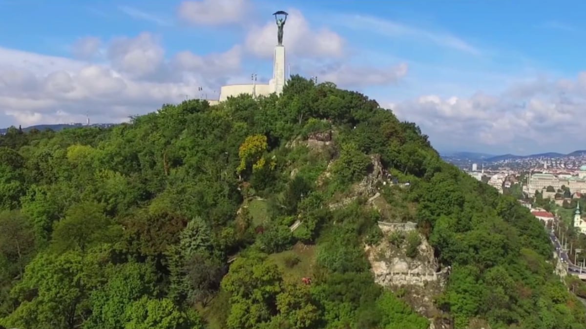 Fedezd fel Budapest ikonikus ékkövét: a Gellért-hegy titkai és látványosságait