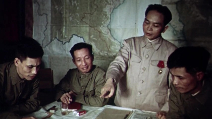 gen_giap_with_staff.jpg