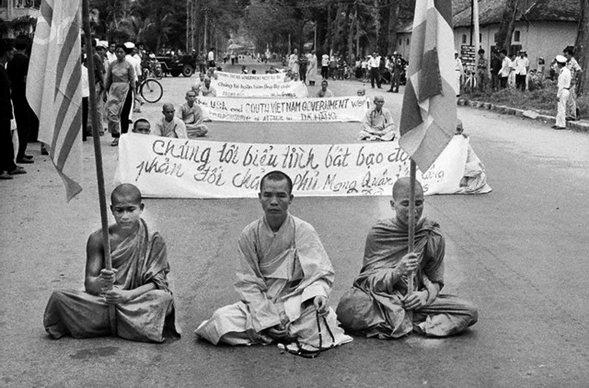 19660526_vung_tau_buddhist_monks_in_protest.jpg