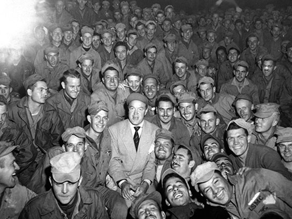 bob_hope_uso_wonsan_korea_195010.jpg