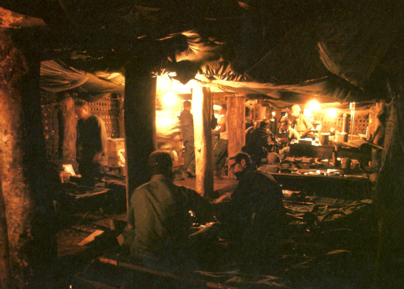 khe_sanh_bunker_inside.jpg