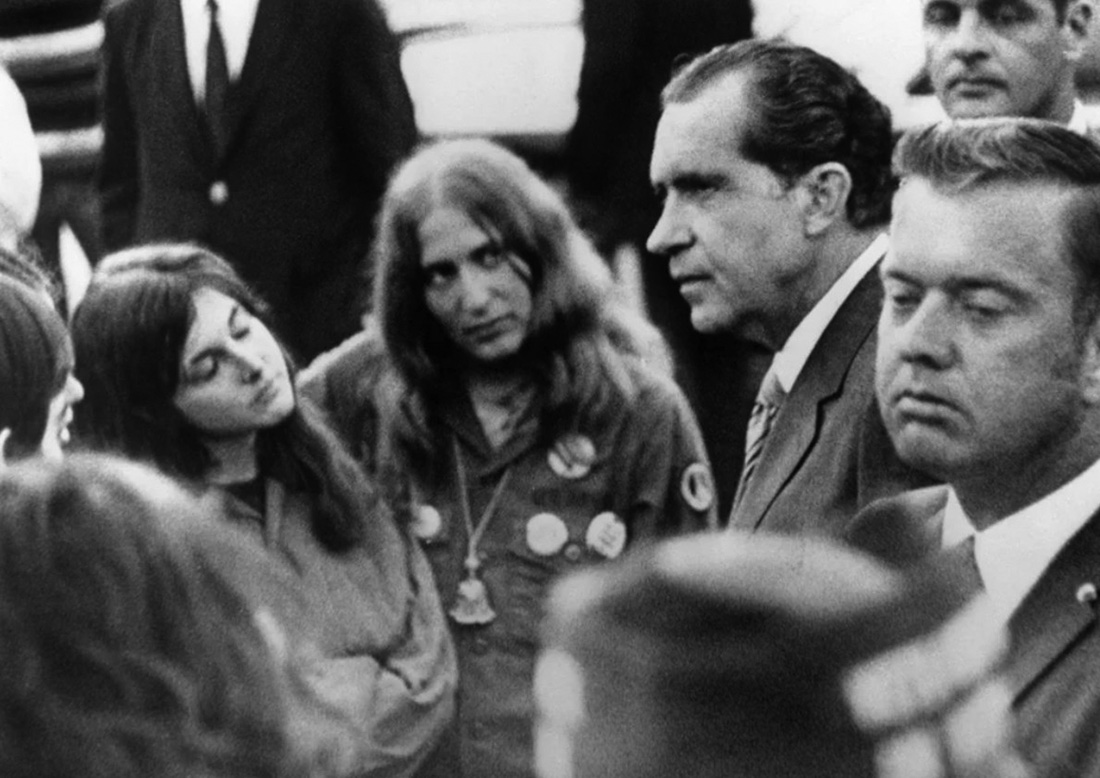 nixon_w_protesters_9_may_1970.jpg