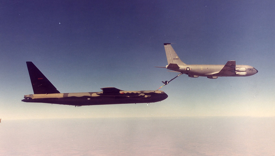 b-52d_refuel.jpg