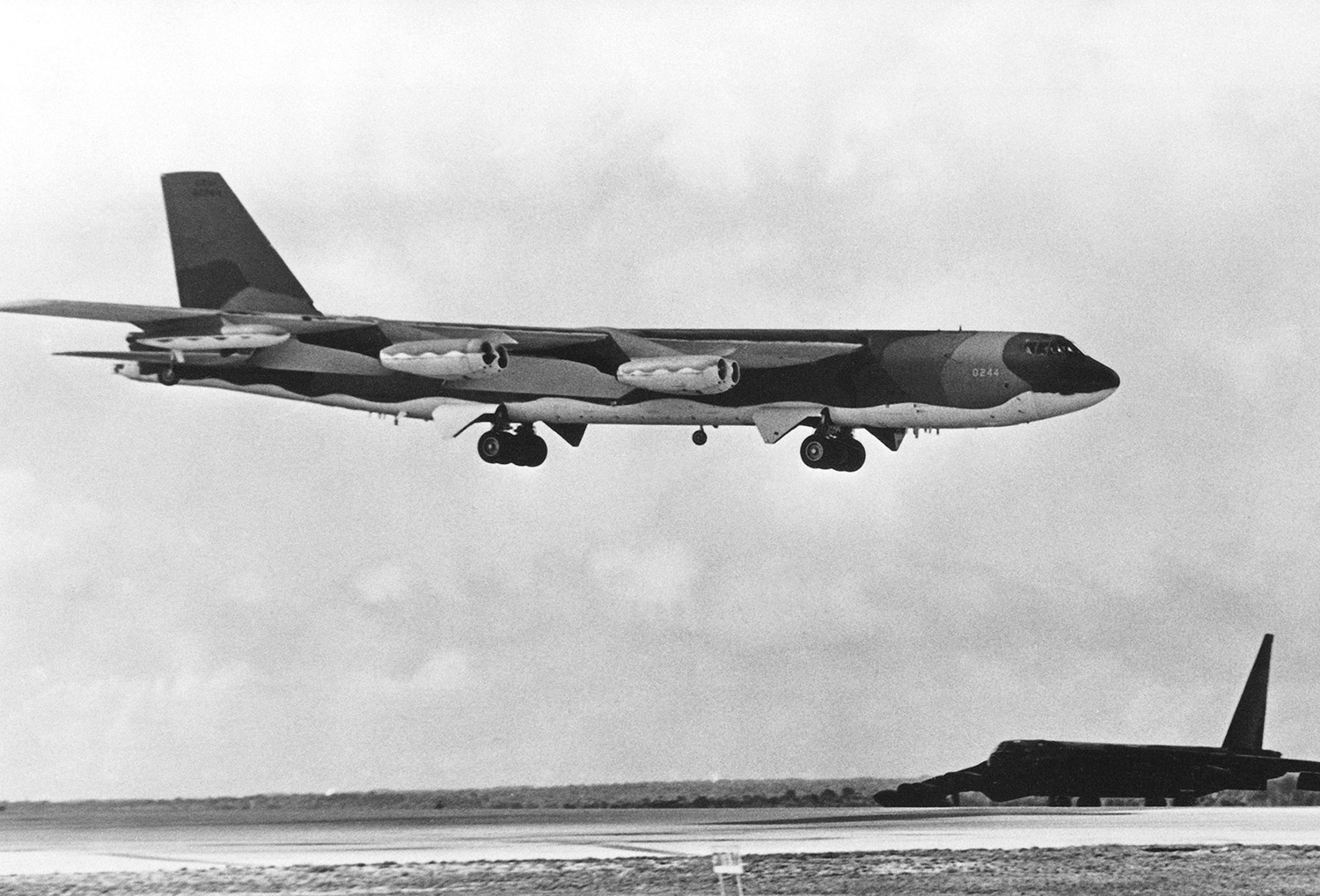 b-52g_landing_andersen_dec1972.jpg