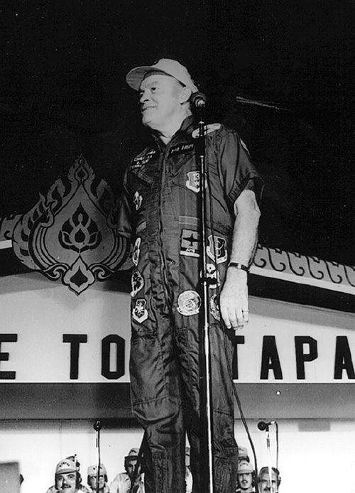 bob_hope_uso_1972_utapao.jpg