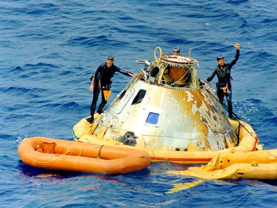udt_22_members_recovering_apollo_9_command_module_13_march_1969.jpg