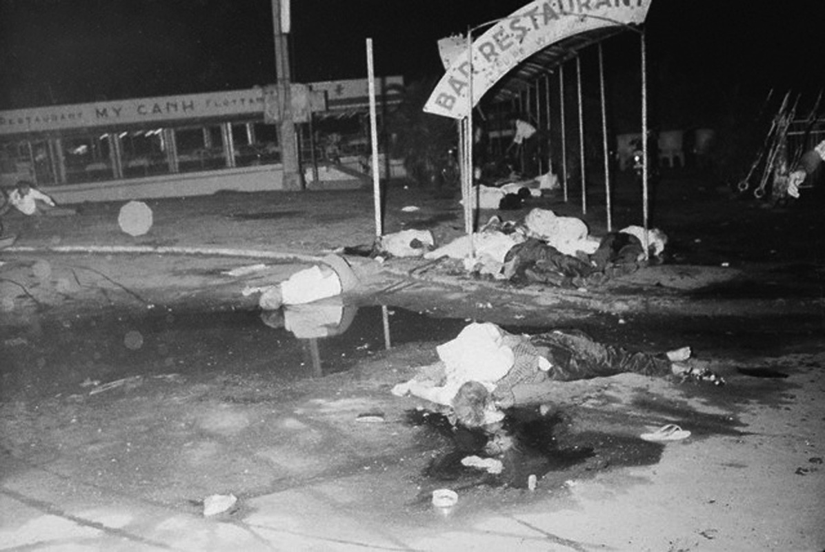 19650628_my_canh_floating_restaurant_bombing.jpg