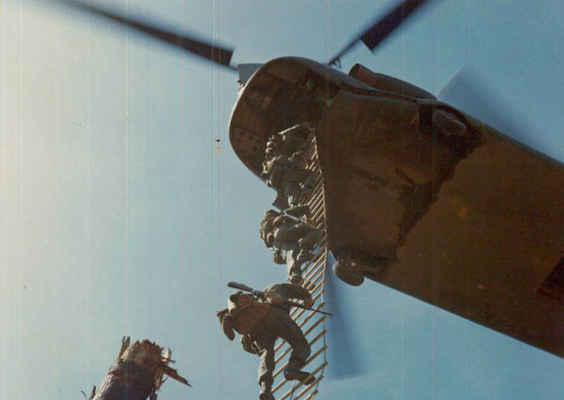 rope_ladder_from_chinook.jpg