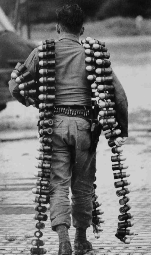 armorer_w_40_mm_grenades.jpg