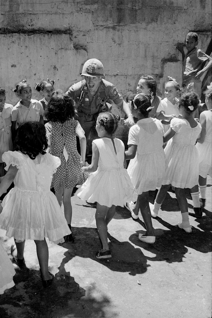 santo_domingo_officer_dancing_w_kids.jpg