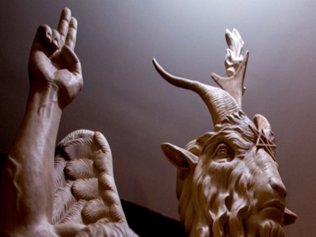 Sátánista partival avatták Baphomet szobrát Detroitban