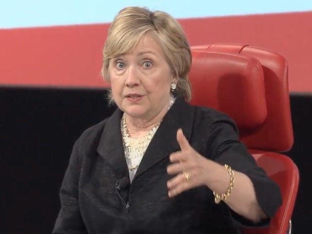 Hillary Clinton: “Vudubábukra akartam tűzni az újságírókat”