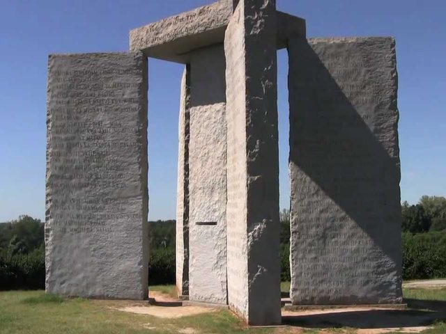 Amerikai Stonehenge: Az Antikrisztus tízparancsolata?