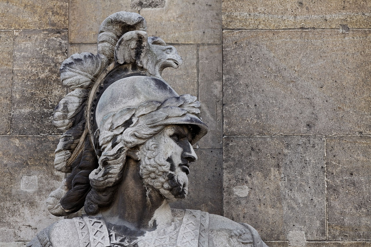 1280px-paris_les_invalides_fa_ade_nord_statue_de_mars_001.jpg