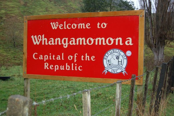 4262525-entering-the-mini-nation-of-whangamomona-2.jpg