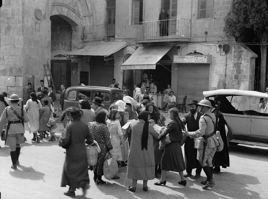 jews_evacuate_the_old_city_1936.jpg