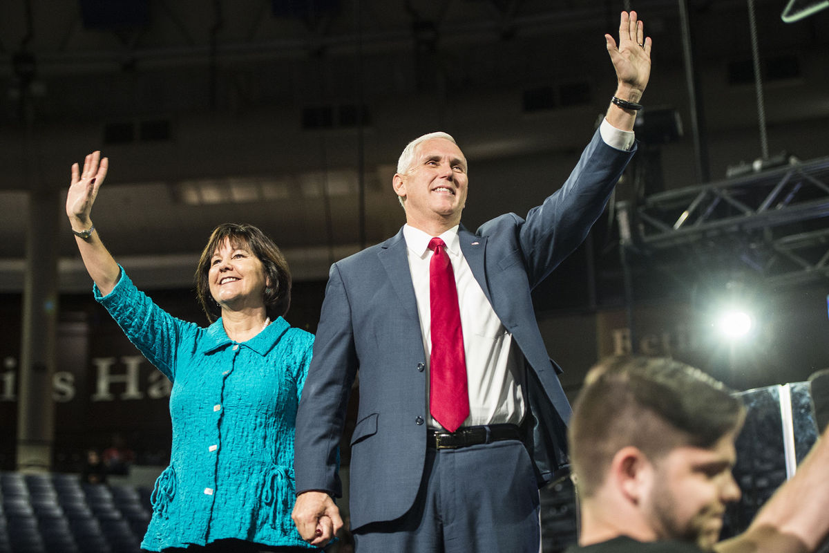 mike-pence-with-his-wife-karen-pence.jpg