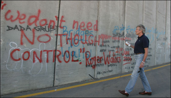roger_waters_graffitis_the_wall.jpg