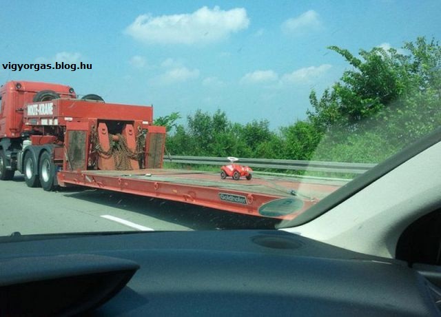 20120726_02_kicsiaborsdenehez.jpg